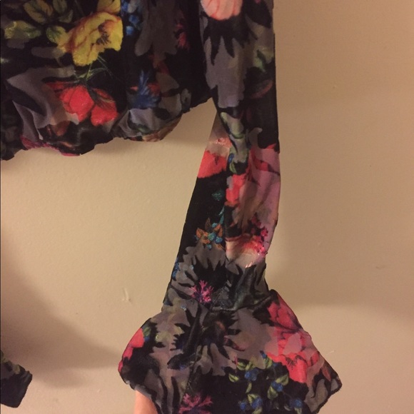 Off the shoulder floral crop top - Picture 3 of 5